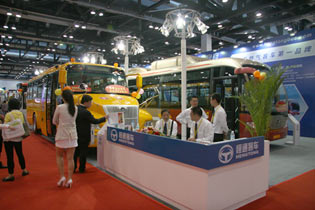 恒通客車展臺(tái)