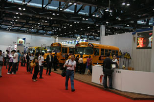 納威司達(dá)校車展臺(tái)