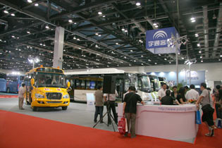 2012道路運(yùn)輸展宇通客車展臺(tái)