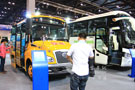 宇通客車展臺人頭攢動