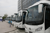 歐輝客車一字排開 整裝待發(fā)