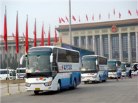 大金龍連續(xù)15年服務全國兩會