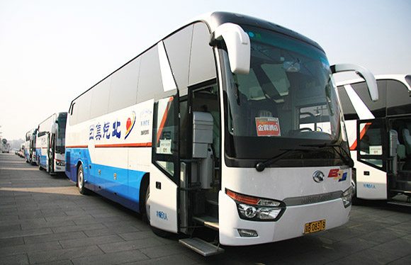 金龍客車(chē)服務(wù)兩會(huì)