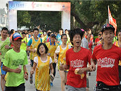 福州站選手賣力奔跑中