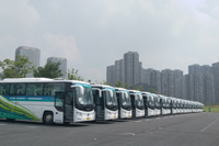 歐輝客車一字排開 整裝待發(fā)