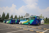 歐輝客車一字排開 整裝待發(fā)