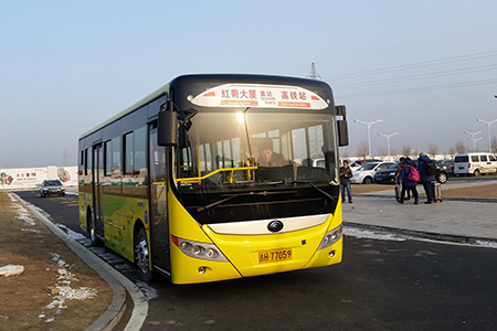 在吉林街道上運營的宇通新能源公交車