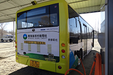 充電中的宇通純電動公交車