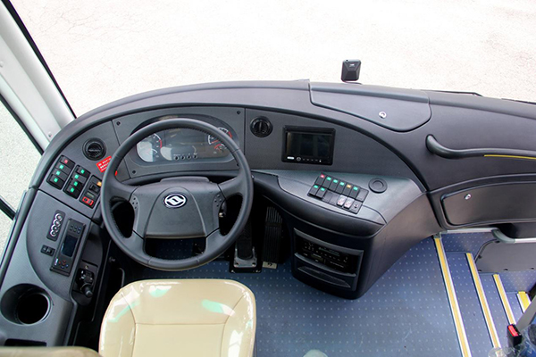 黃?？蛙?chē)DD6110KEV1