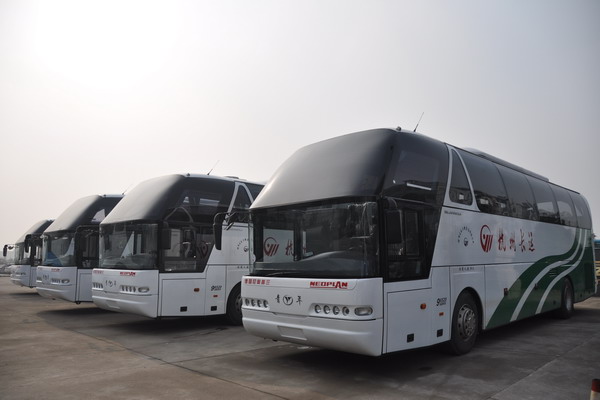 青年客車JNP6127LBEV純電動(dòng)客車