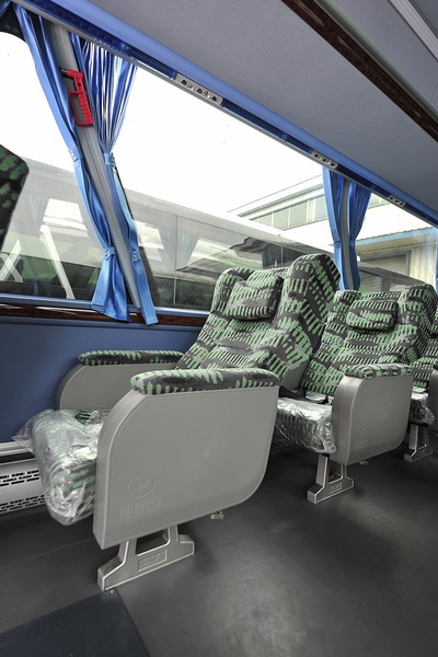 青年客車JNP6127LBEV純電動(dòng)客車