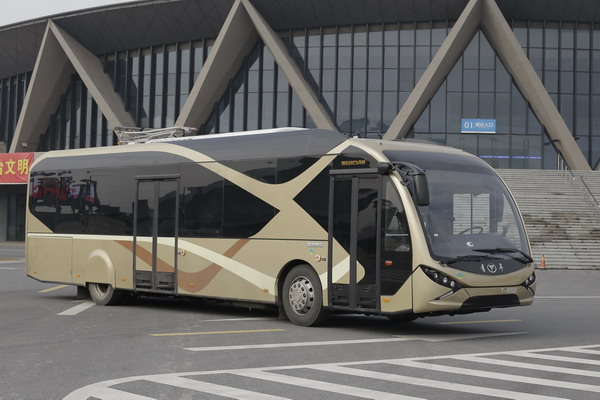 青年JNP6123BEV純電動(dòng)客車(chē)