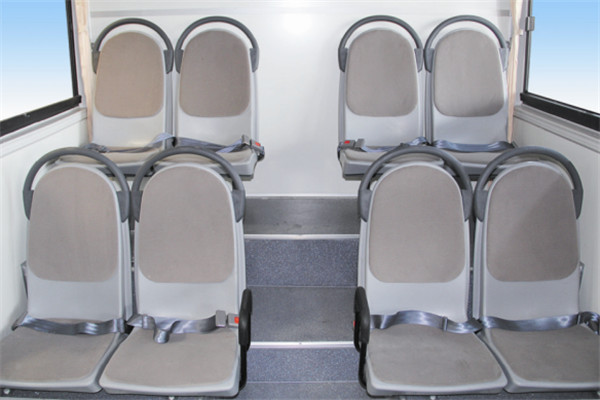 亞星6.8米純電動(dòng)城市客車