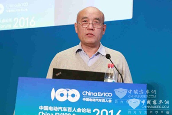 中國(guó)道路運(yùn)輸協(xié)會(huì)城市客運(yùn)分會(huì)的理事長(zhǎng)張國(guó)光