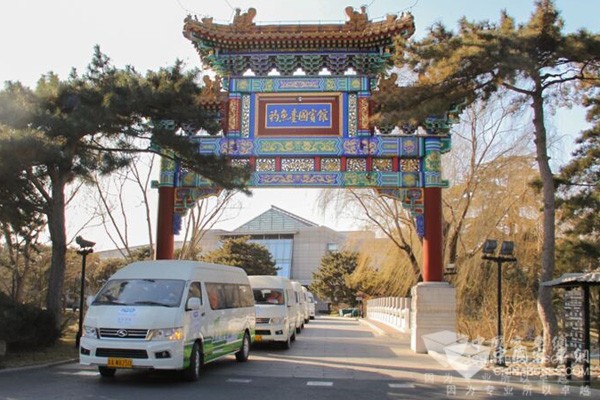 金龍純電動商務(wù)車在釣魚臺國賓館精彩亮相