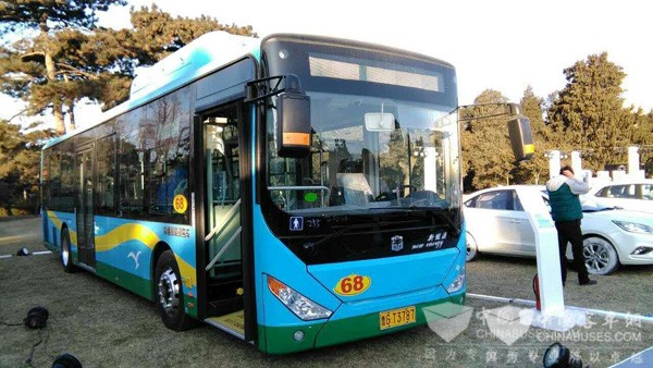 中通新能源客車亮相百人會現(xiàn)場