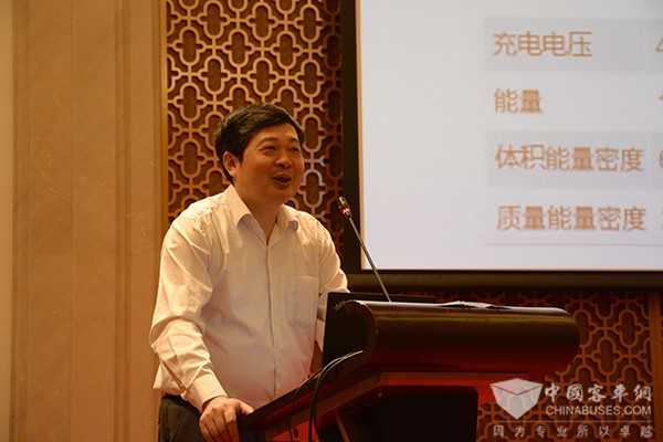 動(dòng)力電池專家黃學(xué)杰：開門創(chuàng)新，做好動(dòng)力電池