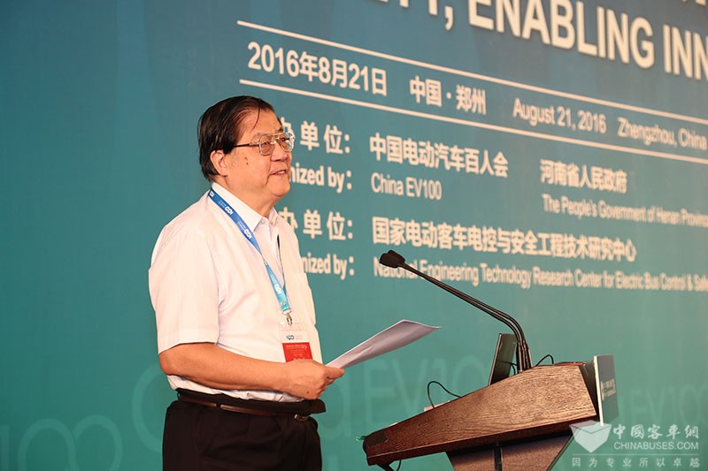 中國(guó)電動(dòng)汽車百人會(huì)顧問(wèn)、國(guó)家稅務(wù)總局原副局長(zhǎng)許善達(dá) 