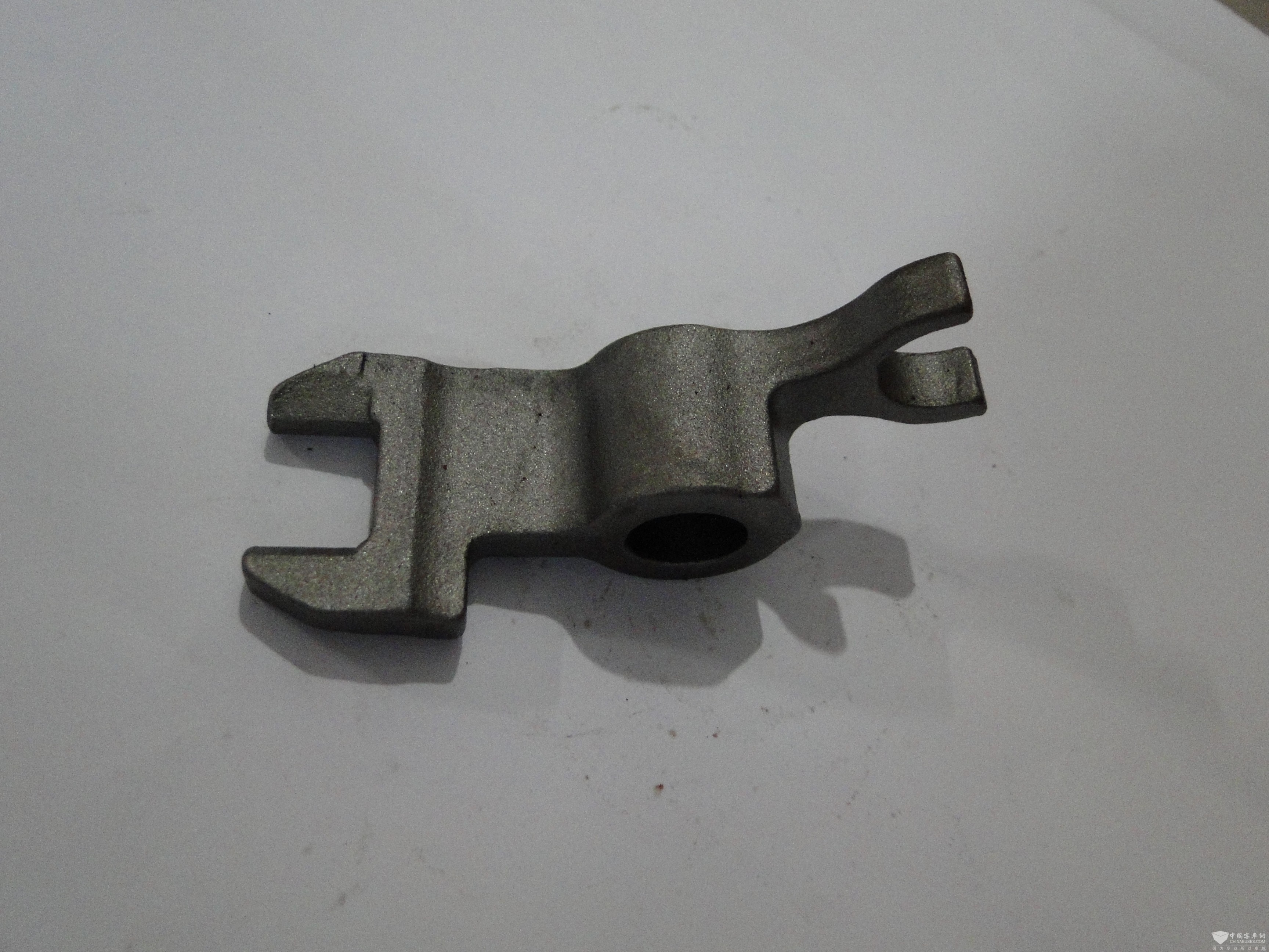供應(yīng)山東開泰精密鑄造客車配件---倒擋撥叉