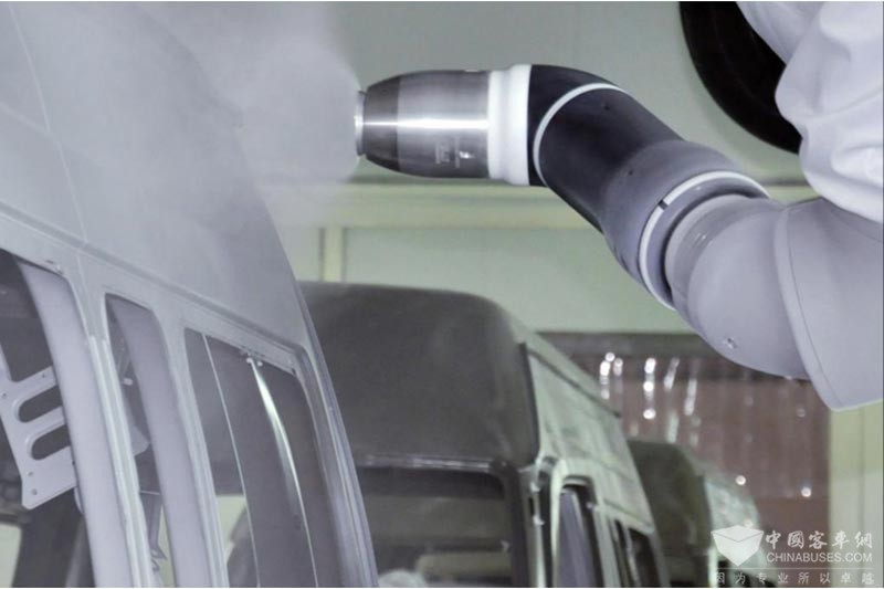 九龍汽車機器人噴涂生產(chǎn)線