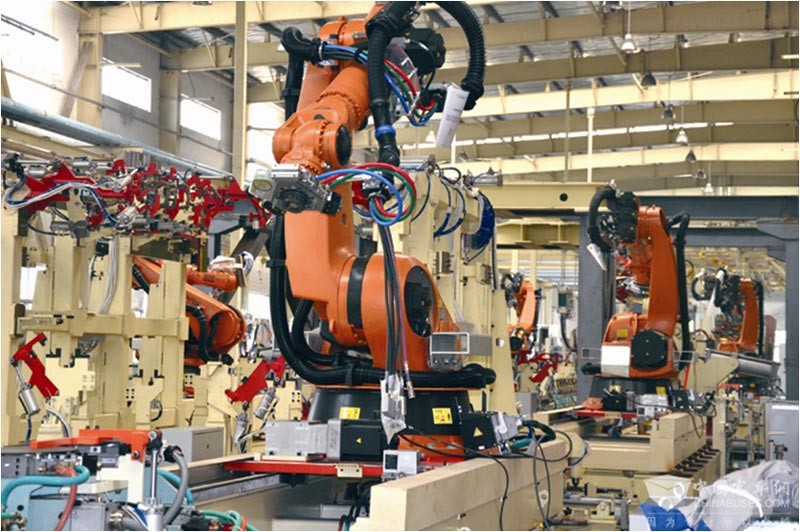 九龍汽車機器人焊裝生產(chǎn)線