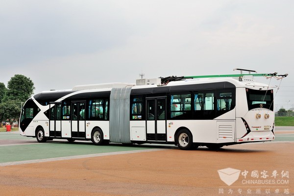 青年客車JNP6183BEVW