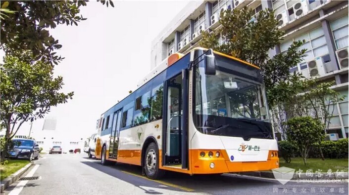【猜一猜】能分析、會(huì)計(jì)算，還搭載機(jī)器人的300臺(tái)純電動(dòng)客車(chē)將去哪里？