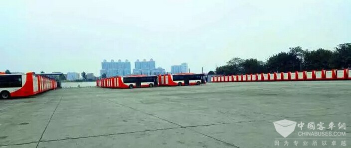 【猜一猜】能分析、會(huì)計(jì)算，還搭載機(jī)器人的300臺(tái)純電動(dòng)客車(chē)將去哪里？