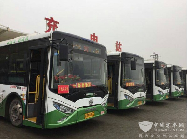 邯鄲公交營(yíng)運(yùn)的銀隆新能源客車