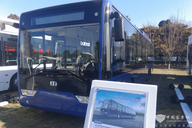 中植磷酸鐵鋰電池純電動(dòng)公交車