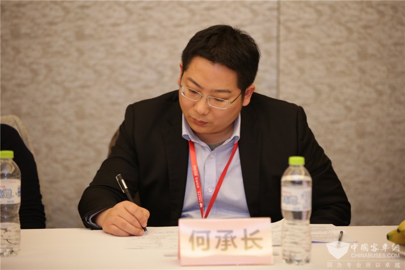 漢哲商學(xué)院院長(zhǎng)何承長(zhǎng)