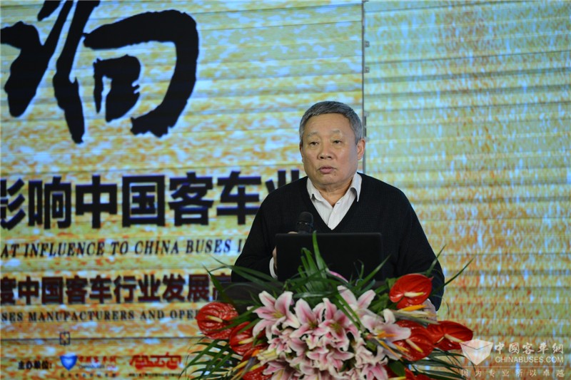 中國公路學(xué)會客車分會專家裴志浩