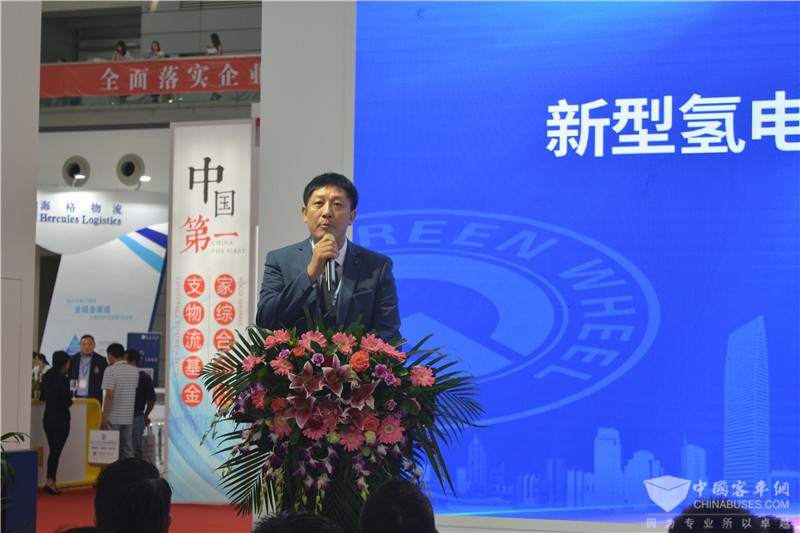 江蘇陸地方舟新能源車(chē)輛有限公司副總經(jīng)理吳鄰致辭