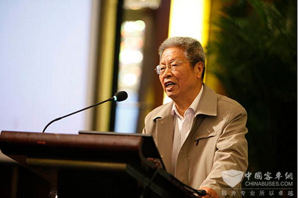 衣寶廉院士：氫燃料電池大巴車(chē)、物流車(chē)應(yīng)開(kāi)始大規(guī)模示范