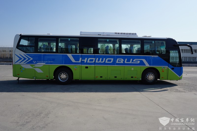 重汽48座高一級11米純電動團(tuán)體客車