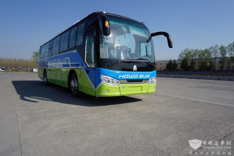 重汽48座高一級11米純電動團(tuán)體客車