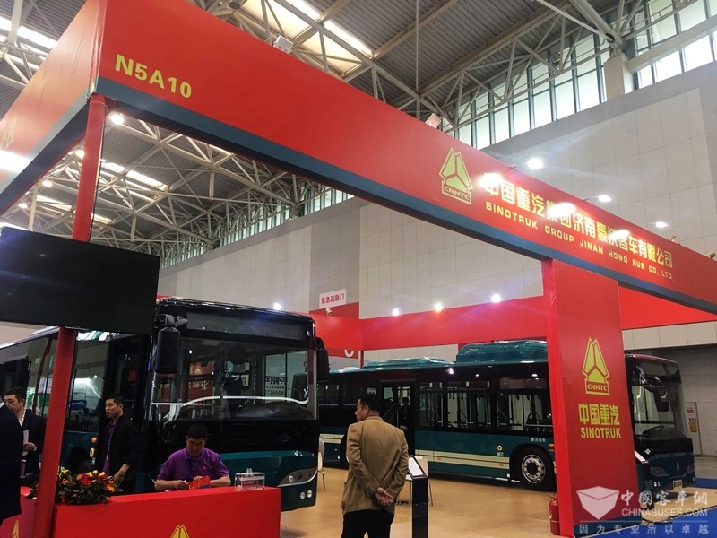 重汽豪沃展臺(tái)