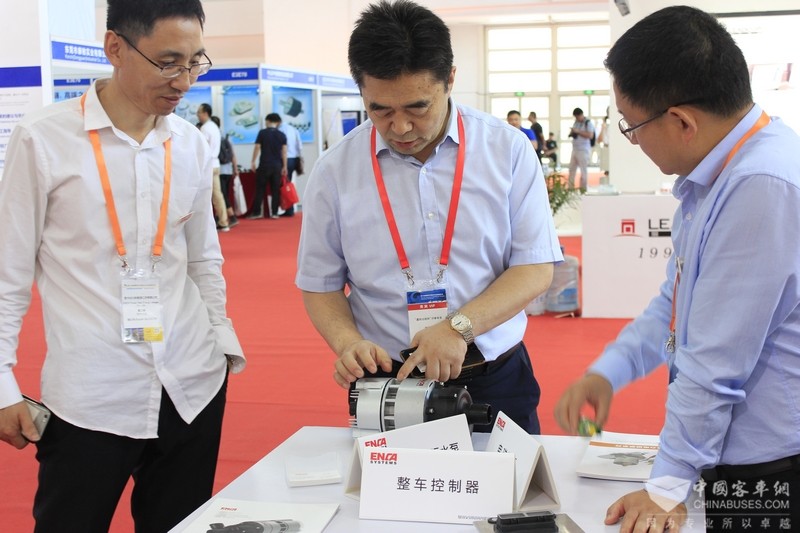 來訪嘉賓 - 學(xué)會(huì)專家_nEO_IMG