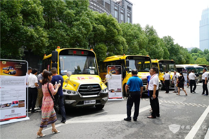 助推校車發(fā)展從有到優(yōu)安凱美麗中國行江城論道 