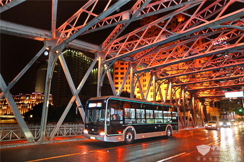 440輛宇通智能網(wǎng)聯(lián)公交獻(xiàn)禮“進(jìn)博會(huì)”