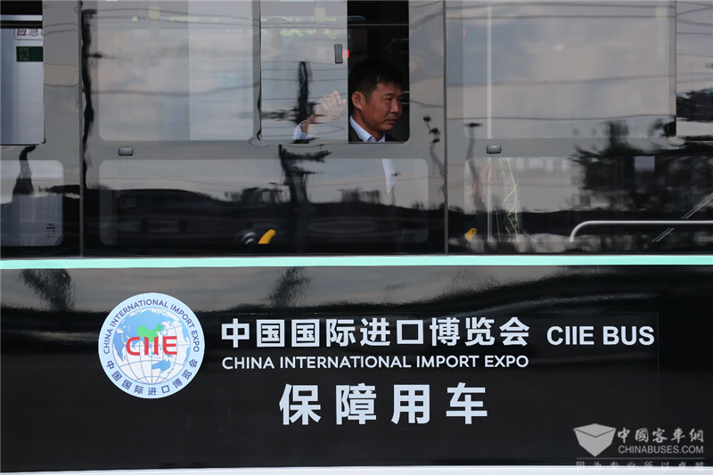 440輛宇通智能網(wǎng)聯(lián)公交獻(xiàn)禮“進(jìn)博會(huì)”