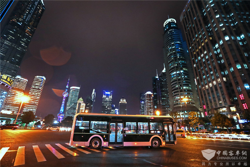 440輛宇通智能網(wǎng)聯(lián)公交獻(xiàn)禮“進(jìn)博會(huì)”