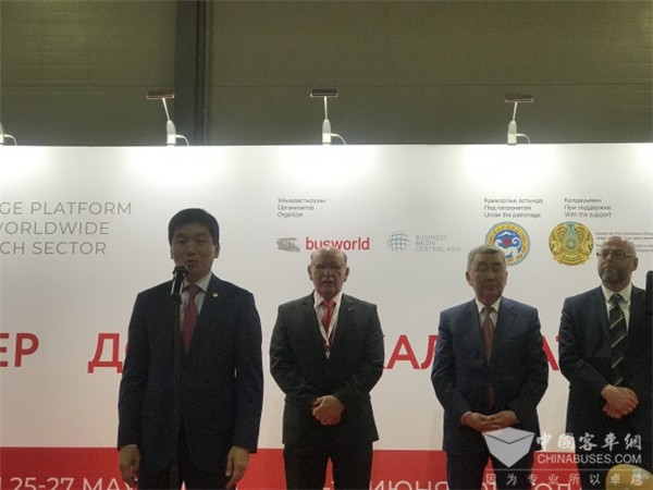 首屆世界客車博覽會中亞車展上客車大牌云集 也有中國客車的身影