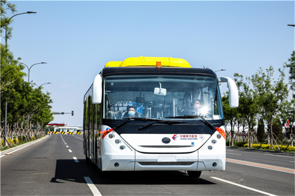 12輛宇通純電動機(jī)場擺渡車交付東航