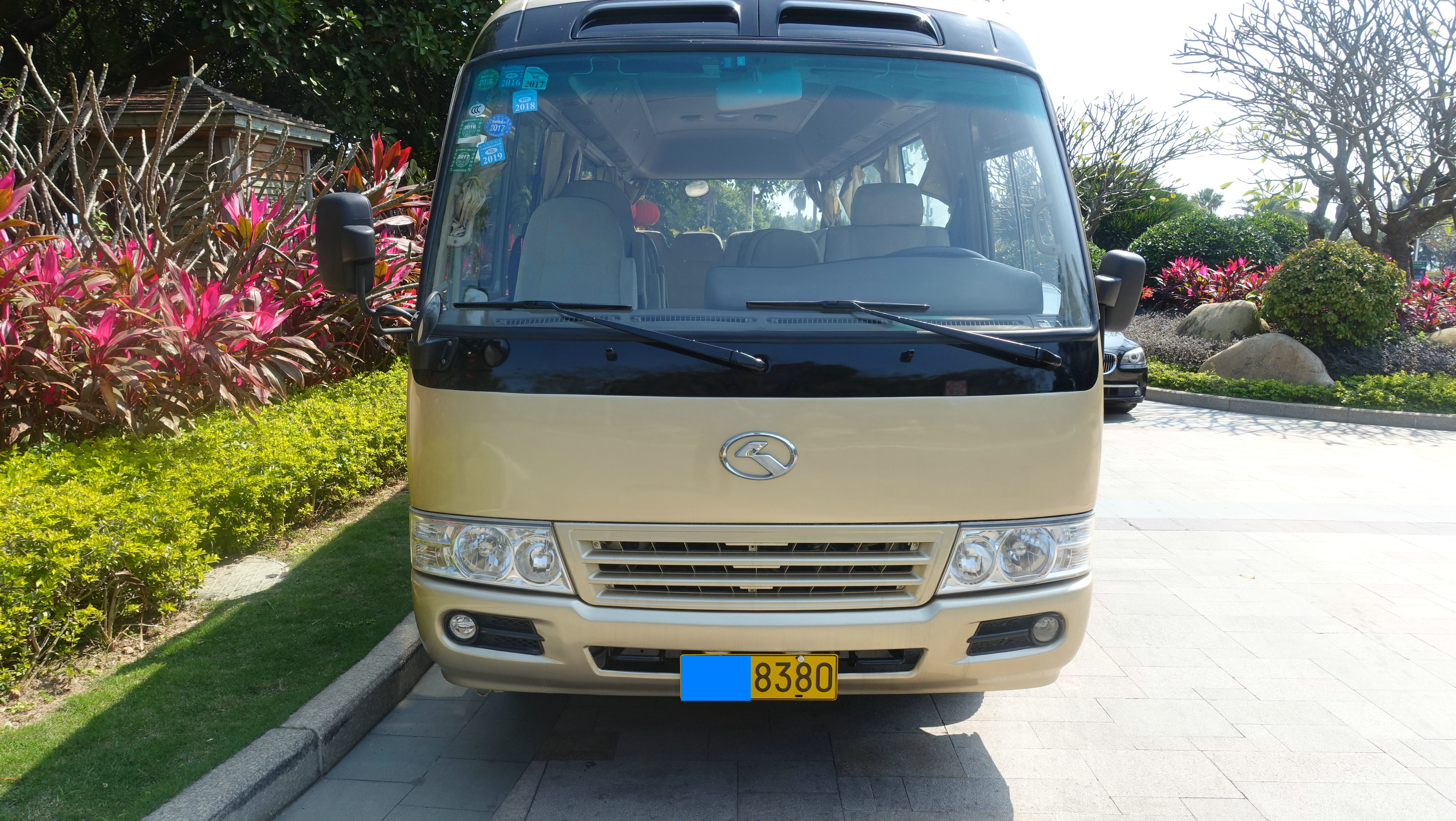 2015年6月，金龍考斯特19座（中型客車，B證可以開）非營運