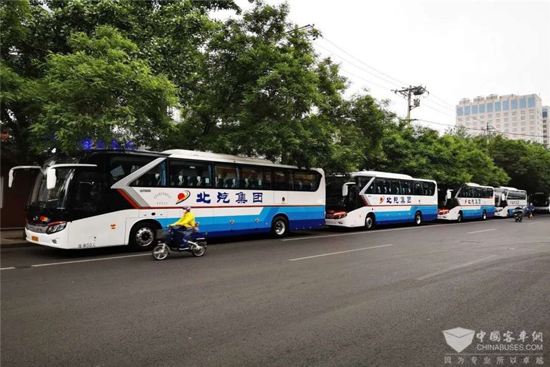 金龍客車連續(xù)20年服務(wù)全國兩會(huì)