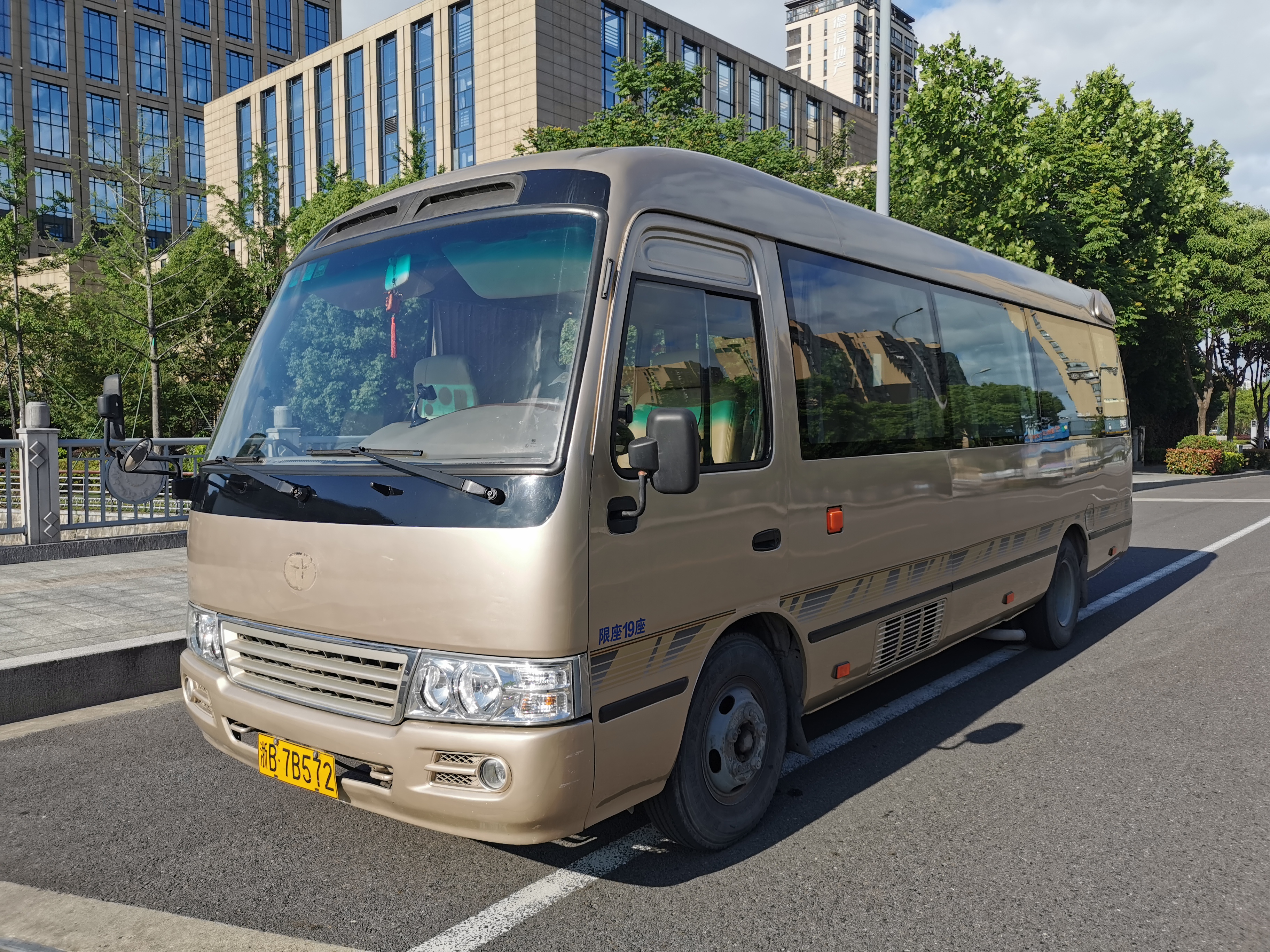 19座江淮仿考斯特客車