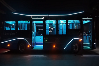 TA來(lái)了！比亞迪全新客車一直為你“燈”候