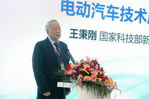 2021百人會云論壇|王秉剛：公交客車領(lǐng)域車輛的設(shè)計要與充換電方式相結(jié)合