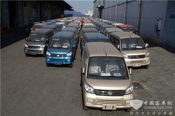 530輛汽車產(chǎn)品出口埃及 金龍國貿(mào)揚帆起航